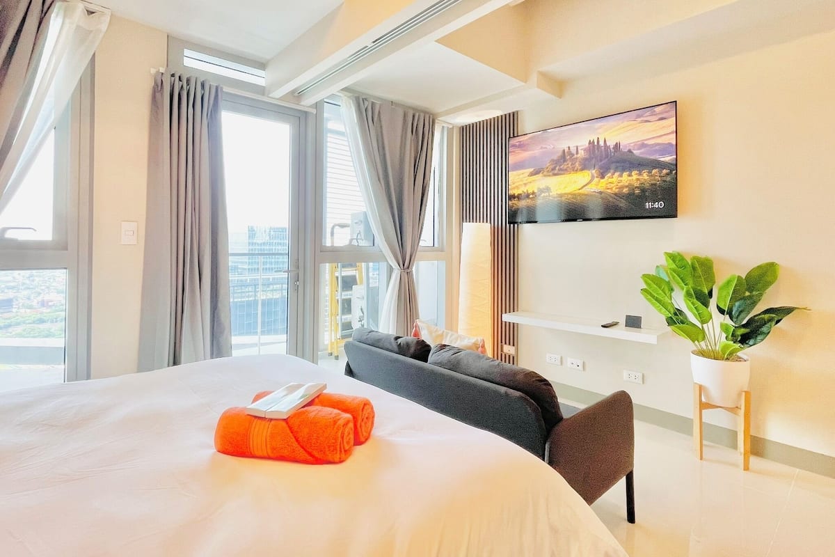 Comfort Condo, Mountain View | Hypo-allergenic bedding available, down comforters, Select Comfort beds