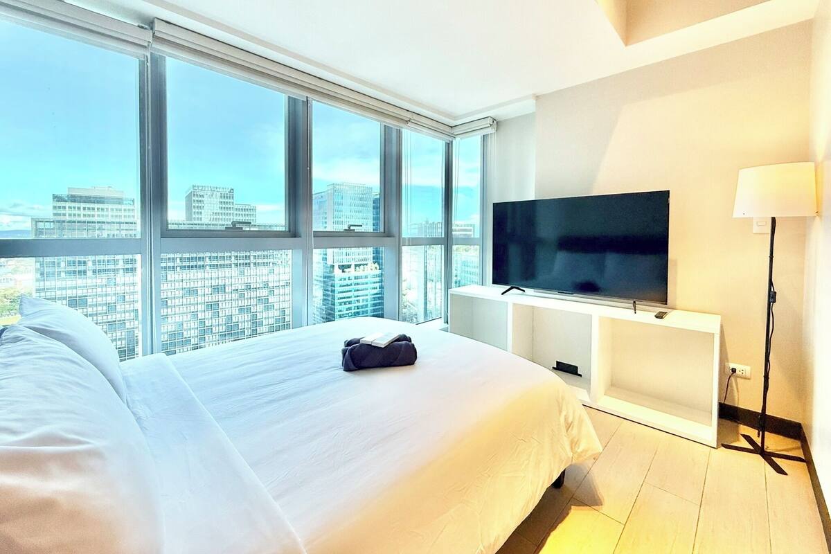 Comfort Condo, City View | Hypo-allergenic bedding available, down comforters, Select Comfort beds