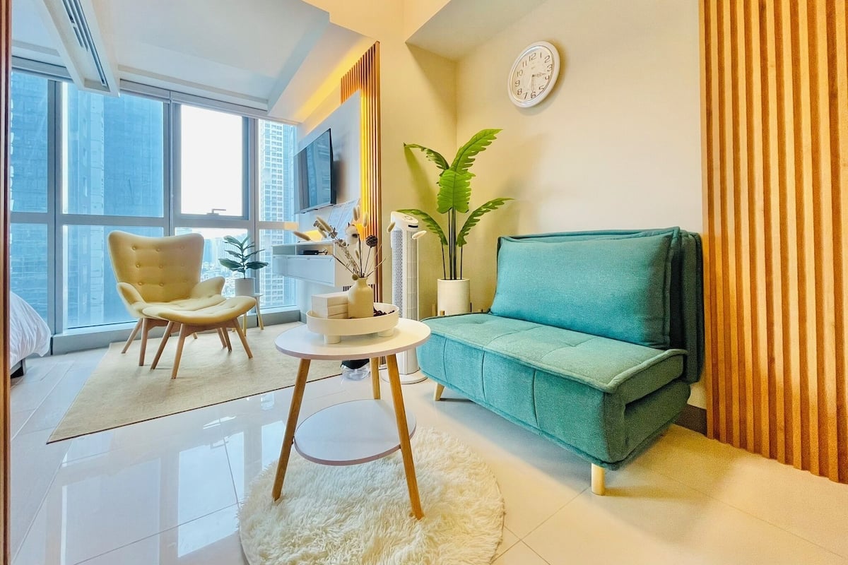 Comfort Condo, City View | Living area | 55-inch Smart TV with digital channels, TV