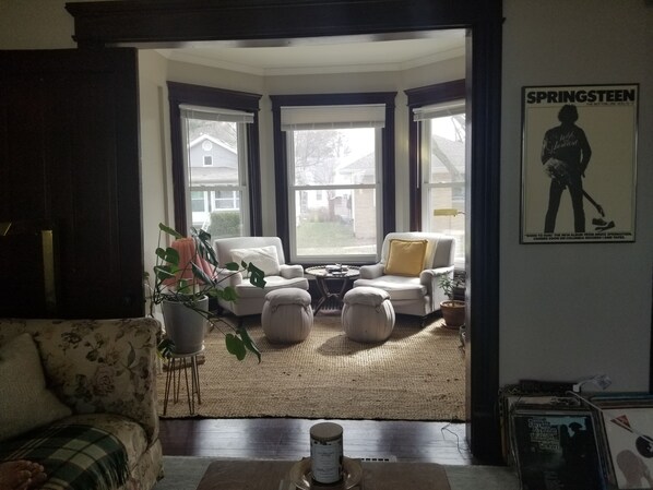 TV, books, music library, stereo