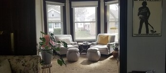 Victorian Folk w/ firepit and walks to the water