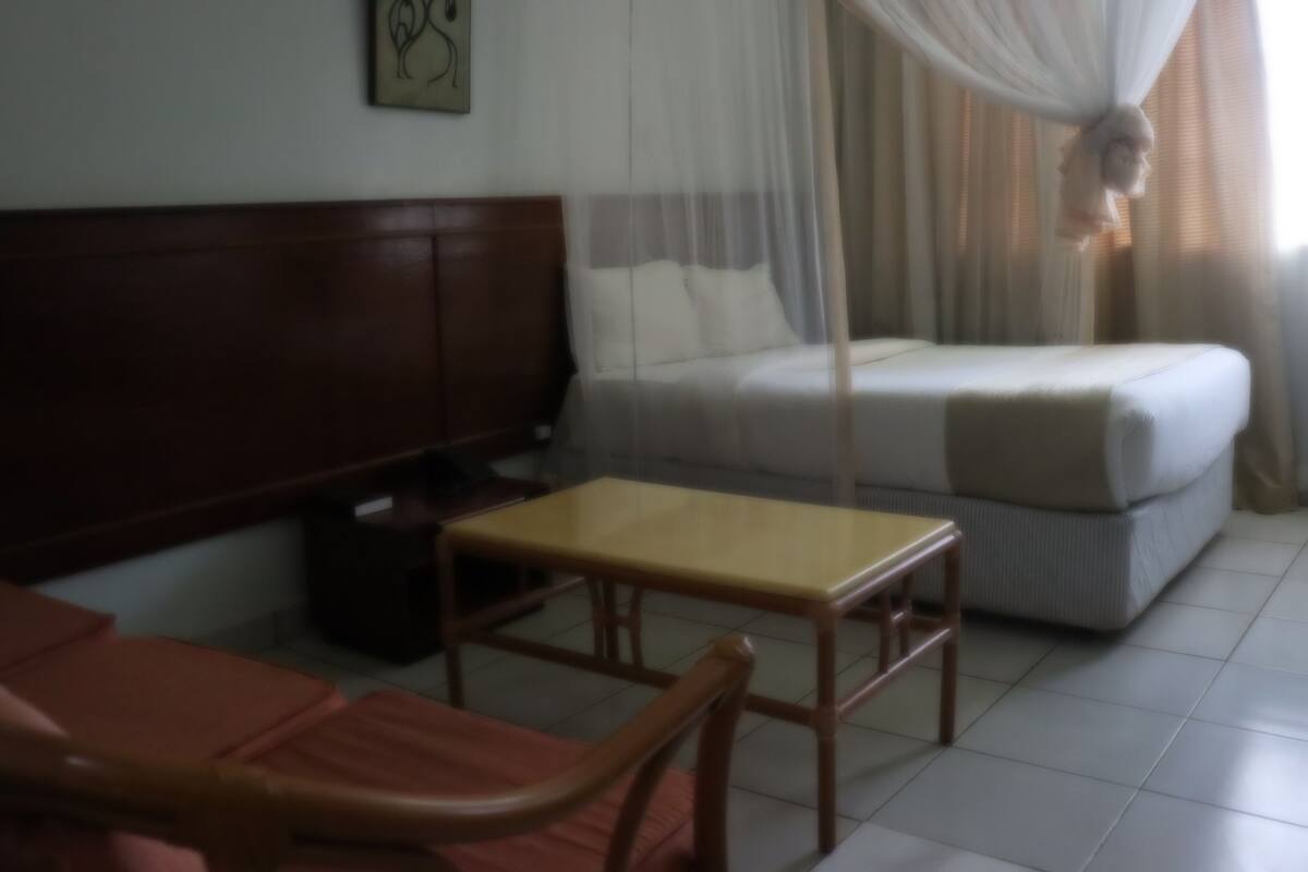Executive Room | In-room safe, individually decorated, individually furnished, desk