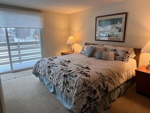 2 habitaciones, escritorio, tabla de planchar con plancha y wifi gratis 