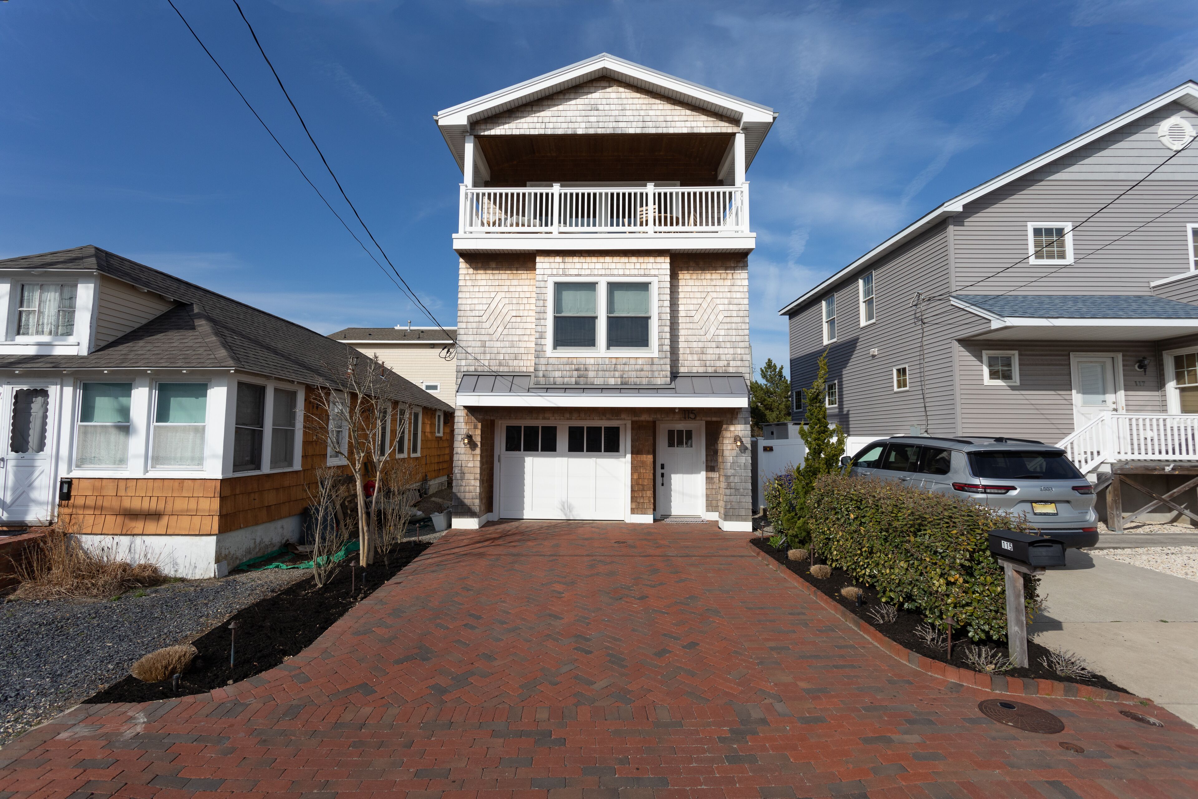 Oceanside home - 2 min walk to the beach! Ocean & bay views!