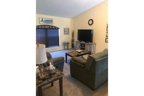 Smart TV, reproductor de DVD, libros y impresora 