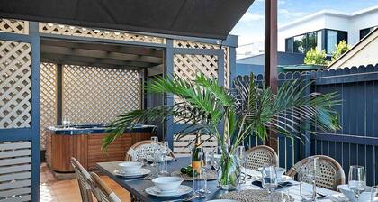 Brisbane Oasis+Spa tennis court