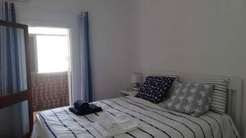 2 makuuhuonetta, silitysrauta/-lauta, ilmainen Wi-Fi, vuodevaatteet