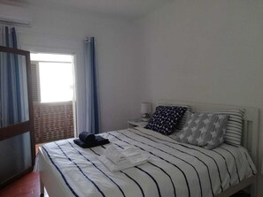 2 chambres, fer et planche à repasser, Wi-Fi gratuit, draps fournis