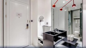 Bathroom - Zhongjian Suisseplace Apart S Hotel (Shanghai)