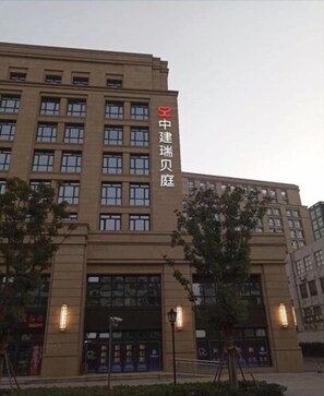 Exterior - Zhongjian Suisseplace Apart S Hotel (Shanghai)