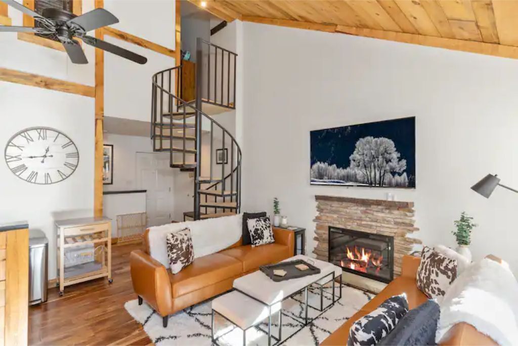 Group-Friendly Condo w/ Pool & Hot Tub, Parking, Mountain Views, & Walk to Lift!
