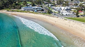 On the beach - Mariners 4 - Relax and unwind at this stunning beachfront unit (Mollymook)