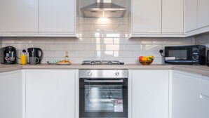 Unclassified image, 2 of 28, button - Brynglas 4BR House (Newport)