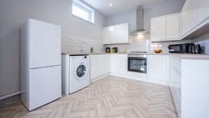 Unclassified image, 4 of 28, button - Brynglas 4BR House (Newport)