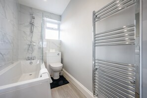 Artículos de tocador gratuitos, secador de pelo, toallas