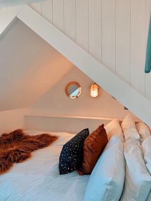 2 habitaciones, tabla de planchar con plancha y cuna de viaje
