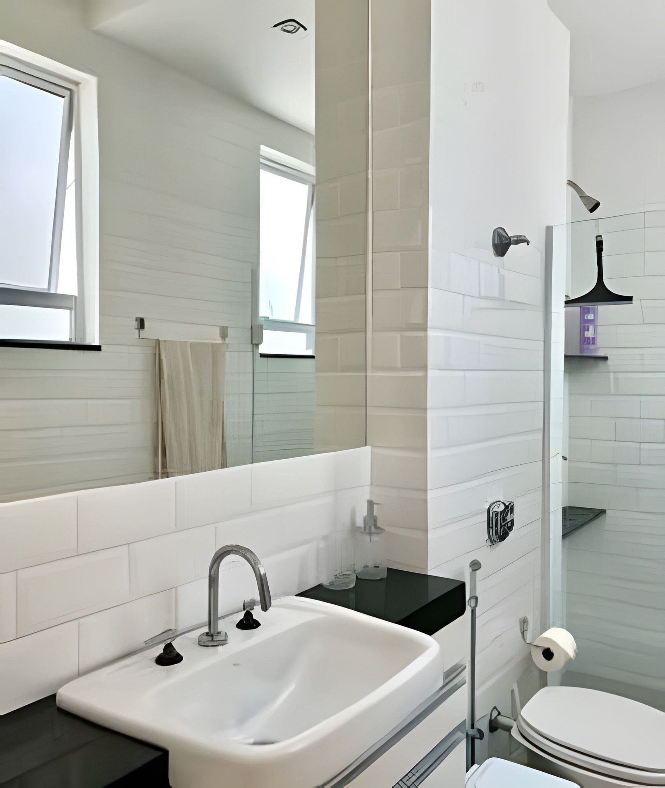 Chuveiro, secador de cabelo, toalhas de banho, sabonete