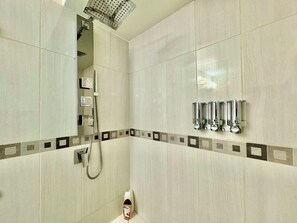 Hair dryer, towels - Bella Vista @ Coral Views, French Harbor (French Harbor)