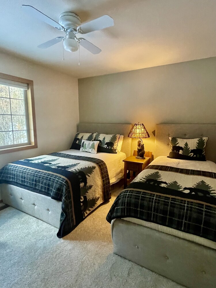 Rustic Luxury River House Near Sunriver, Mt. Bachelor Three Rivers