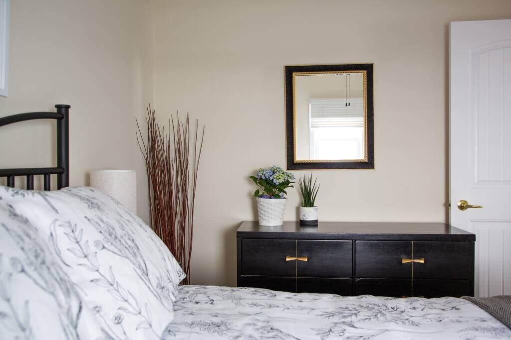 2 soverom, skrivebord, strykejern/-brett og wi-fi