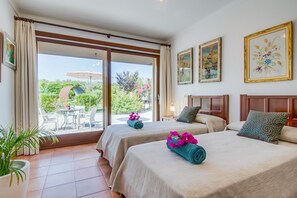3 bedrooms, iron/ironing board, free WiFi, bed sheets