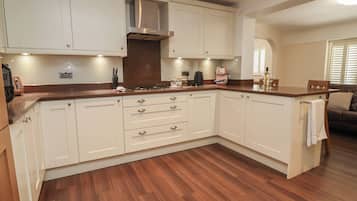 Cottage | Interior