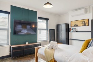 3 habitaciones, tabla de planchar con plancha, cuna de viaje y wifi 