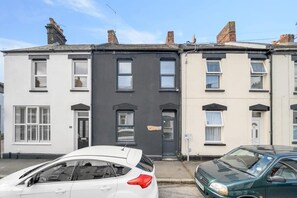 Exterior - Stylish House w/ Free Parking, Nr Exeter Centre (Exeter)