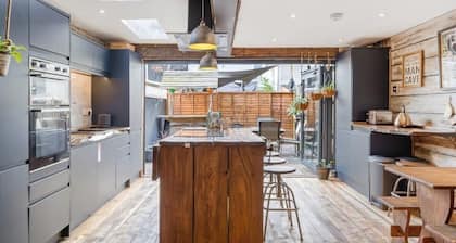 Stylish House w/ Free Parking, Nr Exeter Centre