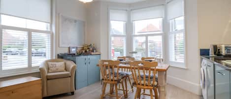 Cottage | Dining