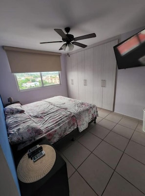 3 bedrooms, free WiFi, bed sheets, wheelchair access