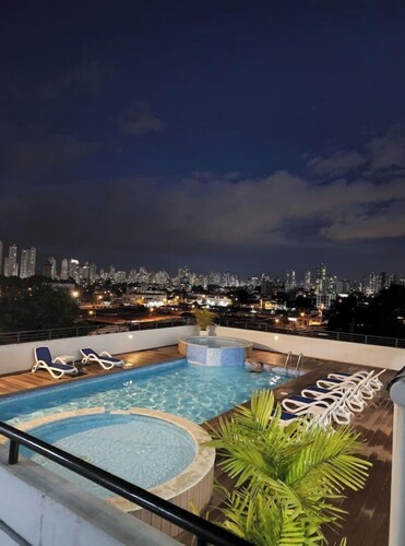 Spacious apt. Vía España with 3 bedrooms and 2 bathrooms.