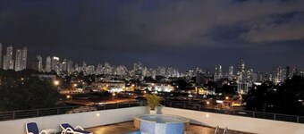 Spacious apt. Vía España with 3 bedrooms and 2 bathrooms.