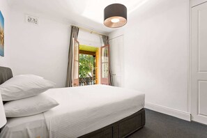 2 bedrooms, desk, iron/ironing board, WiFi