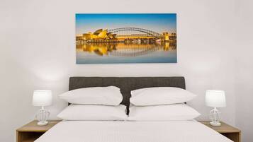 2 bedrooms, desk, iron/ironing board, WiFi