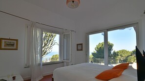 4 chambres, fer et planche à repasser, Wi-Fi gratuit, draps fournis