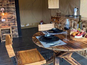 Deluxe Tent | Dining room