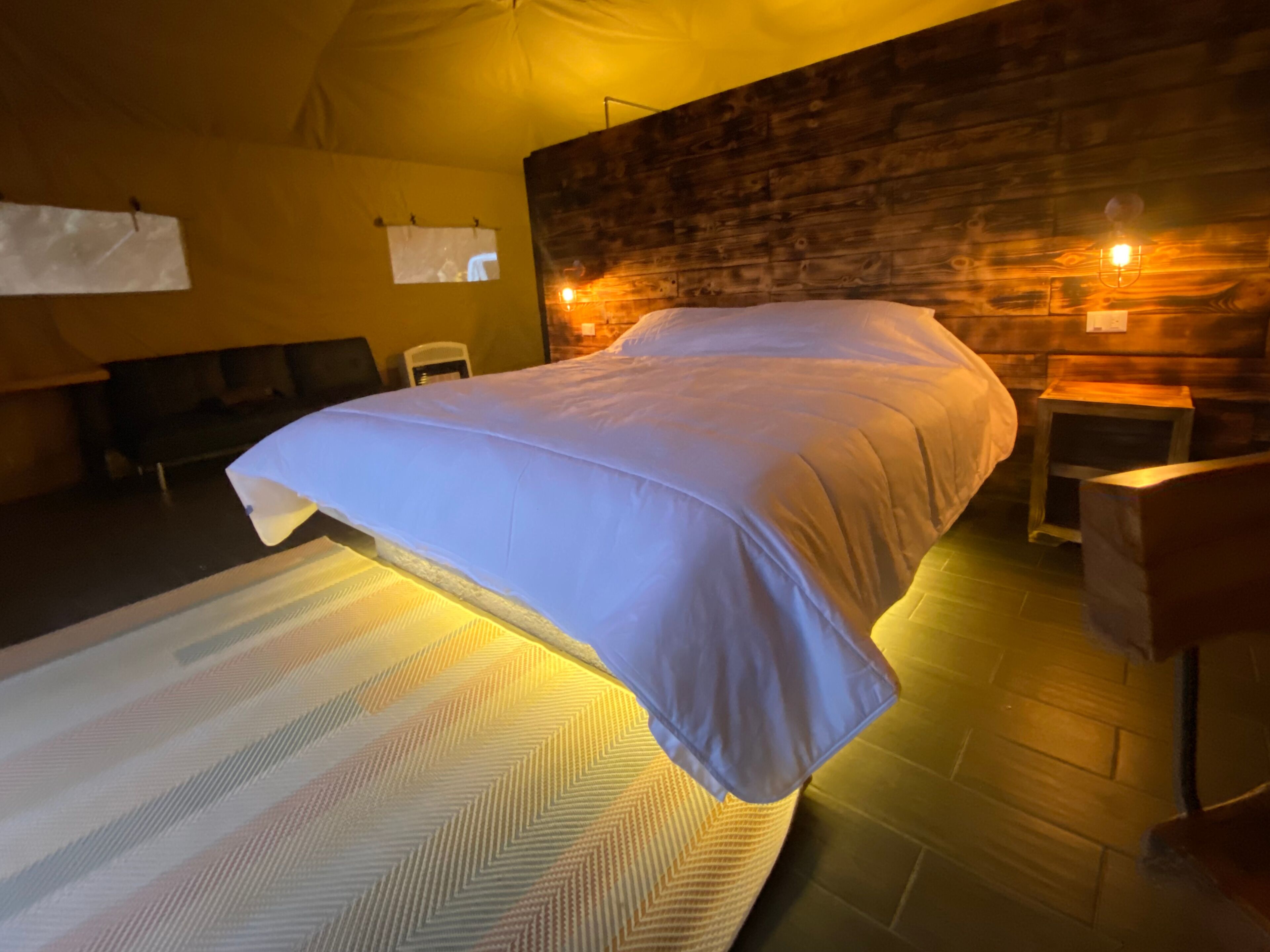 Deluxe Tent | Free WiFi, bed sheets