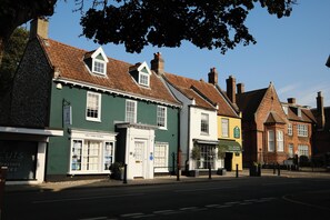 المنشأة من الخارج