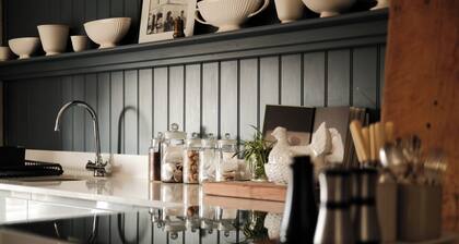 Sarah's - A Georgian townhouse apartment in the heart of historic Holt.