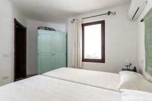 3 chambres, lit parapluie