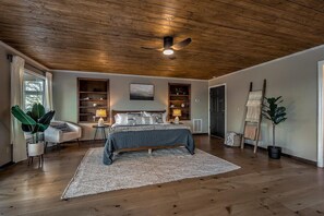 3 habitaciones y tabla de planchar con plancha