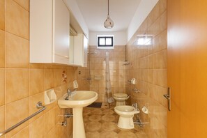 Apartment | Bathroom