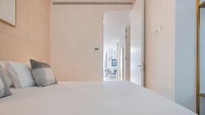 2 bedrooms, iron/ironing board, travel crib, free WiFi