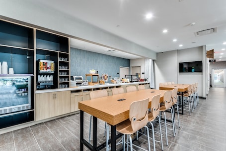 Food and drink. Home2 Suites by Hilton Dallas Medical District Lovefield