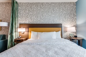 Studio, 1 King Bed, Accessible (3x3 Shower)