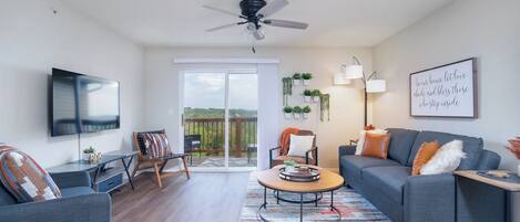 智能电视、电子游戏