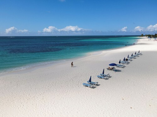 Condo- 2 King Suites on Shoal Bay!