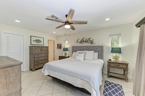 2 bedrooms, free WiFi, bed sheets - Private Island Living on Manasota Key! Rare Direct Beachfront Home! (Englewood)