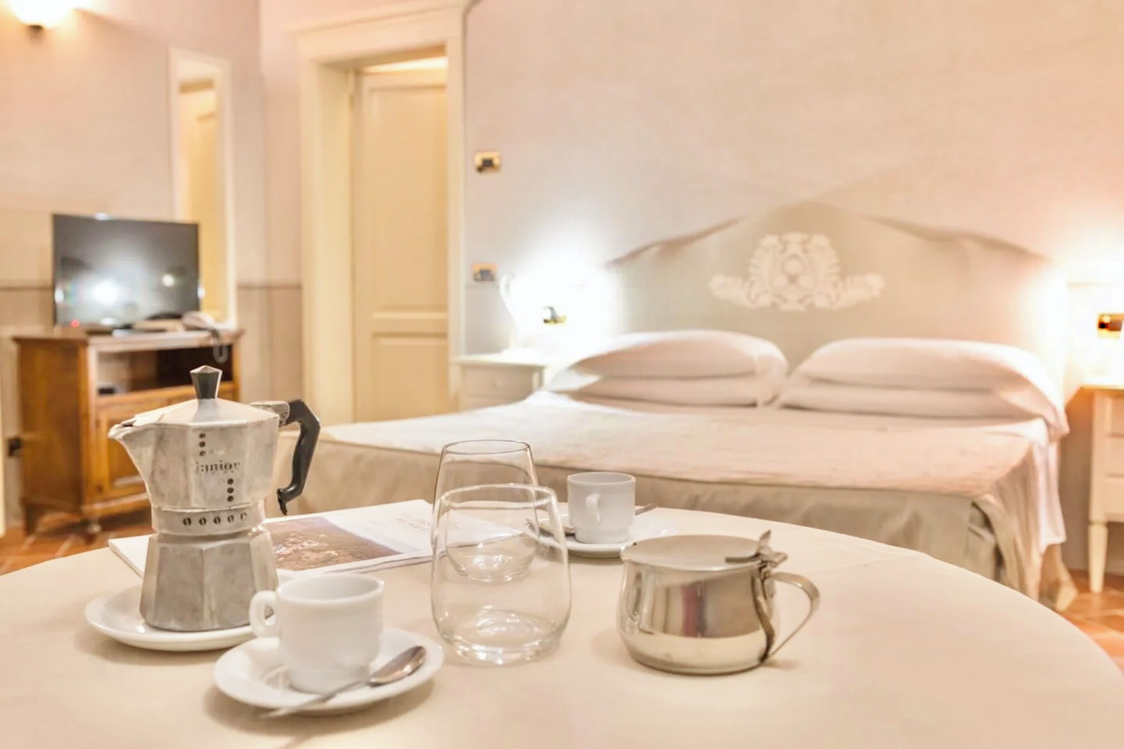 Monolocale | Area soggiorno | TV a schermo piatto 24 pollici con canali satellitari, TV